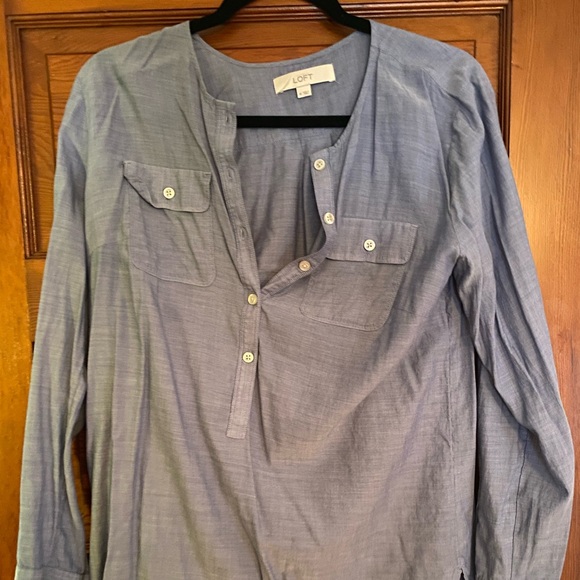 Medium Ann Taylor loft top - Picture 1 of 3